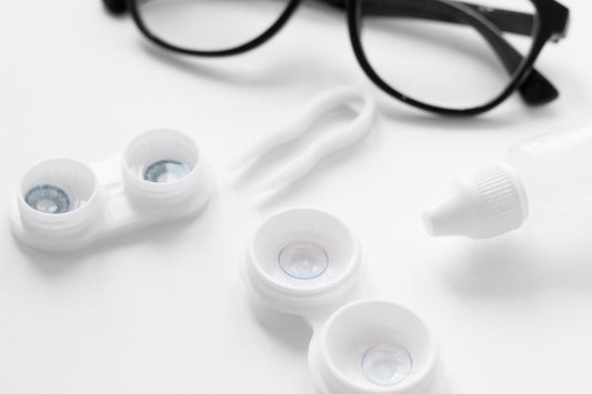 Which is Better, Contact Lenses or Glasses?