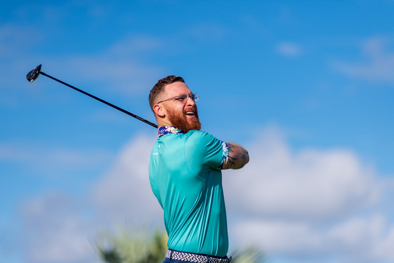 Progressive lenses enable individuals with presbyopia to perform all kinds of activities - from outdoor activities to computer work -  with a single pair of glasses or contact lenses.